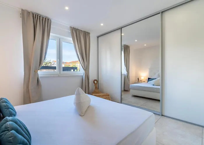 2 Bedroom Awesome In Apartment Bibinje