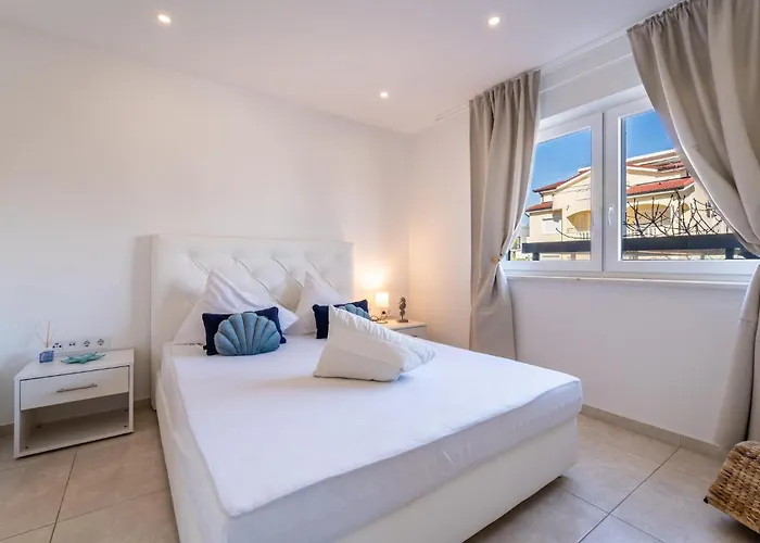 Апартаменты 2 Bedroom Awesome In