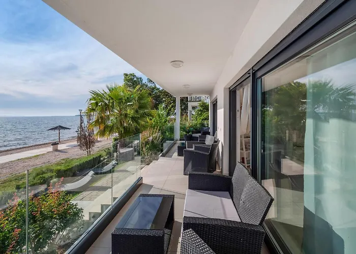 Апартаменты 2 Bedroom Awesome In *