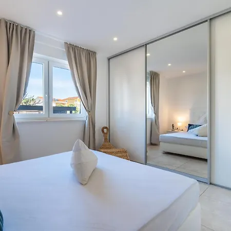 2 Bedroom Awesome In Apartment Bibinje