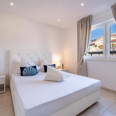 Apartment 2 Bedroom Awesome In