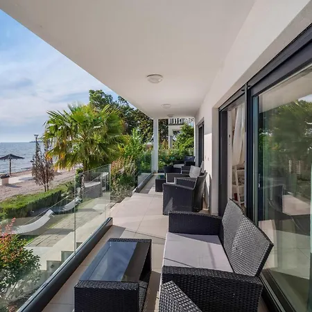 Apartamento 2 Bedroom Beautiful In *