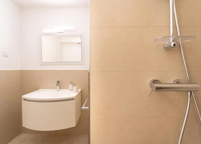 2 Bedroom Awesome In Apartman *